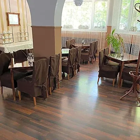 Belvarosi Panzio Bed and Breakfast Σίοφοκ